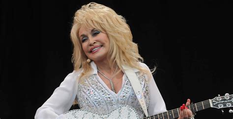 Dolly Parton Lifts Spirits of Terminal Cancer Patient with Phone Call