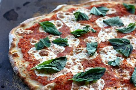 Meatless Monday: Thin Crust Pizza Margherita – Elly Says Opa!