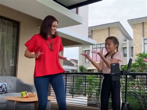 Donna Agnesia, Dansa Tiktok Sama Anak Saat di Rumah Aja | Tagar