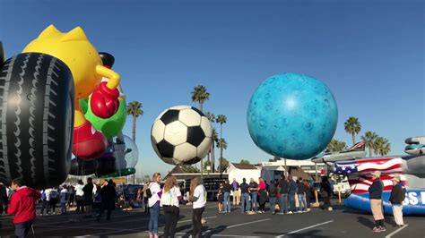 Holiday Bowl Parade 2017 - YouTube