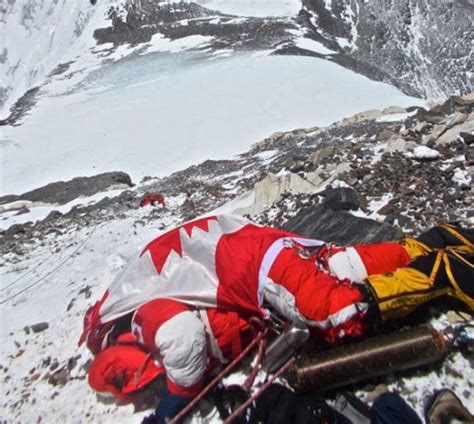 Dead Bodies on Mount Everest - many perfectly preserved bodies lie on ...