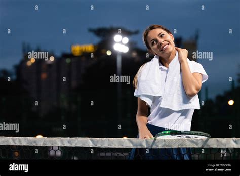 Woman tennis player with injury holding the racket on a tennis court Stock Photo - Alamy