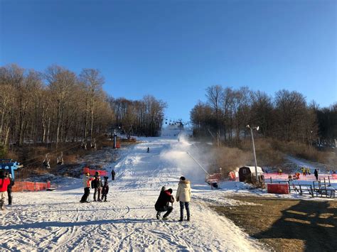 First-Time Skiing at the Shawnee Mountain Ski Area - Weekend Jaunts