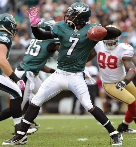 Michael Vick | Philadelphia eagles football, College football players, Michael vick