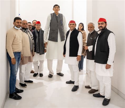 Meet Dharmendra Pratap Singh From UP, He Is India's "Tallest" Politician