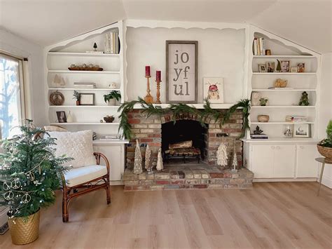 A Cozy Cottage Christmas Mantel - A Life Unfolding