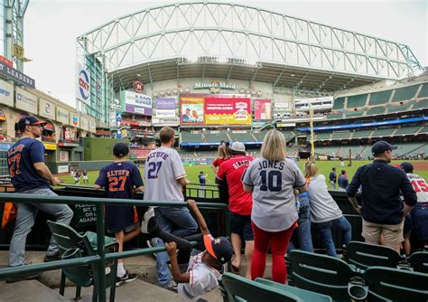 Houston Astros: How open roof at Minute Maid Park benefits hitters