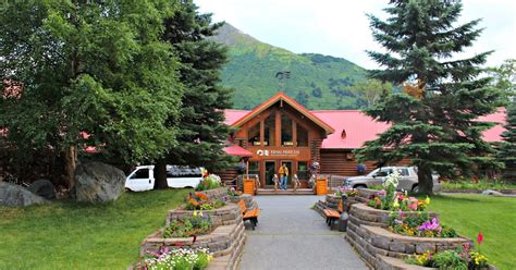 Kenai Princess Wilderness Lodge // Cooper Landing, Alaska | Caravan Sonnet