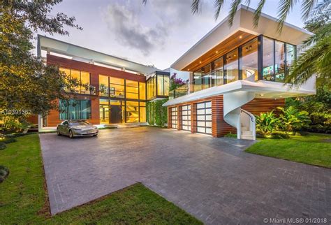 Magnificent Modern Miami Mansion With Ocean Panorama