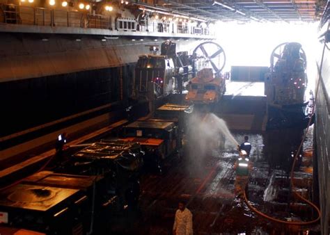 USS Iwo Jima LHD-7 well deck LCAC Atlantic Ocean 2008 Battle Of Iwo ...