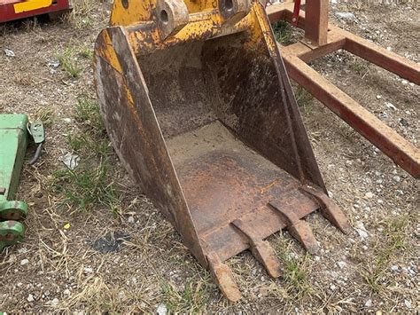 LOT # - TRACKHOE BUCKET BUCKET, OTHER - Lot #, Summer Consignment ...