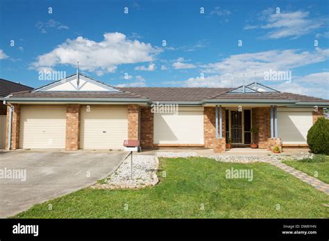 Typical australian house hi-res stock photography and images - Alamy