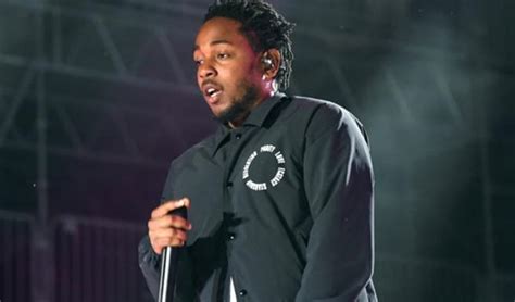 Kendrick Lamar Opens BET Awards With Performance of ‘Alright’ - Singersroom.com