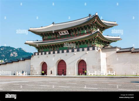 Traditional Korean architecture at Gyeongbokgung Palace in Seoul, South ...