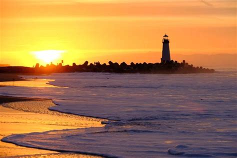 Santa Cruz Breakwater Lighthouse — Stock Photo © haveseen #146550223