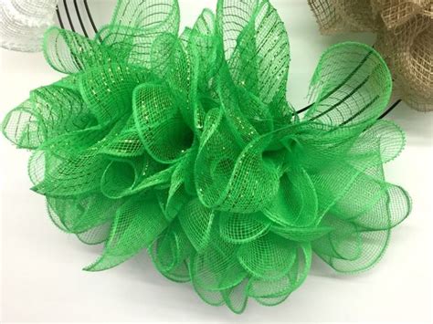 Exploring the Pull Through Wreath Method with Assorted Mesh | Deco mesh wreaths diy, Deco mesh ...