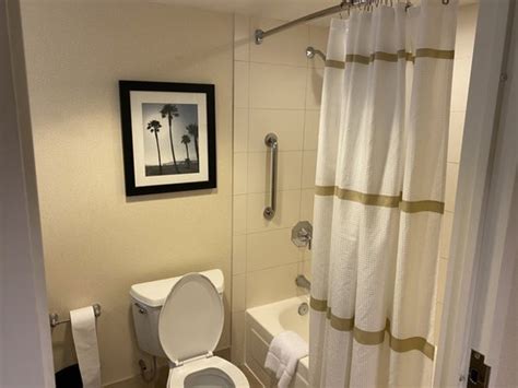 LOS ANGELES MARRIOTT BURBANK AIRPORT - Updated December 2024 - 455 Photos & 569 Reviews - 2500 N ...