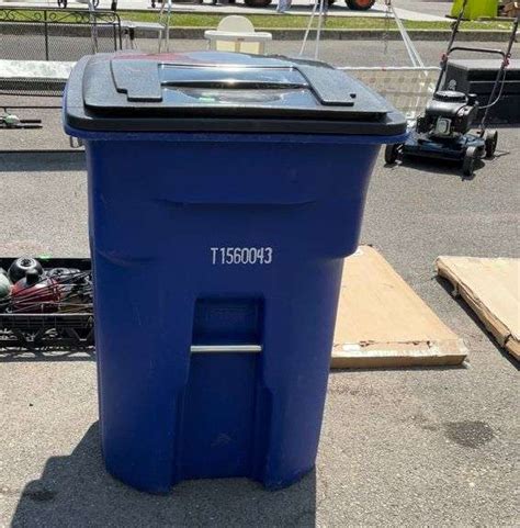 Toter 96gal. poly trashcan - Hash Auctions