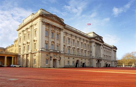 A Grand Entrance to Buckingham Palace | UltraVilla