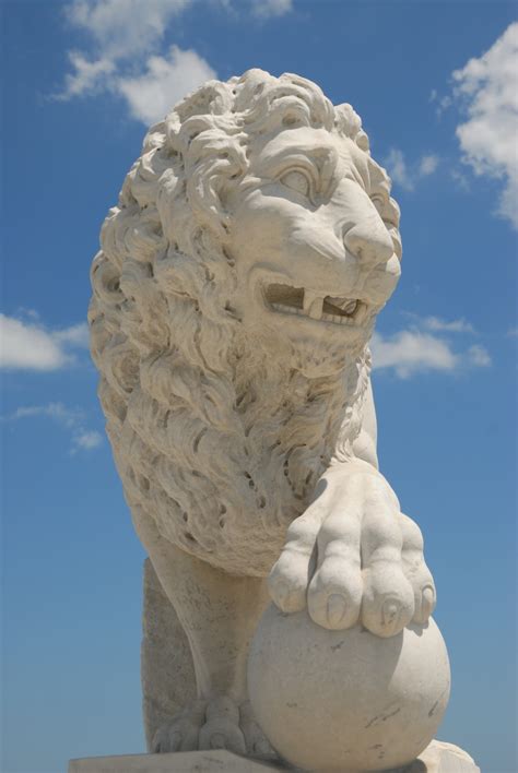 Lion Sculpture Free Stock Photo - Public Domain Pictures