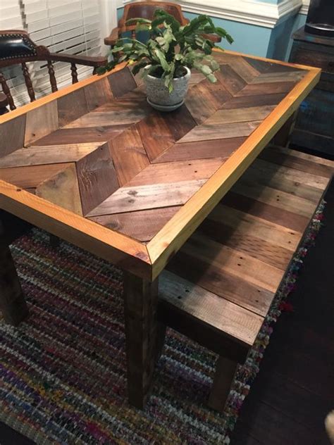 25 Pallet Dining Tables That Inspire Your Crafting - DigsDigs