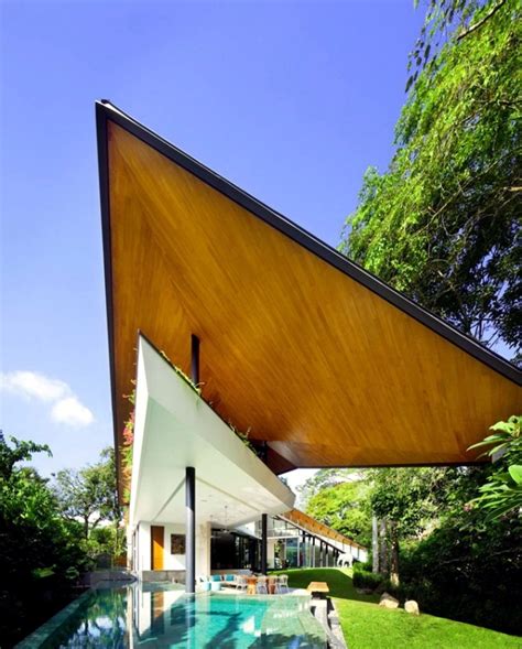 Modern House in Singapore with trapezoid shape on a triangular plot ...