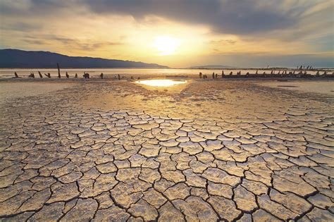 Why Is Utah's Great Salt Lake Drying Up? - WorldAtlas