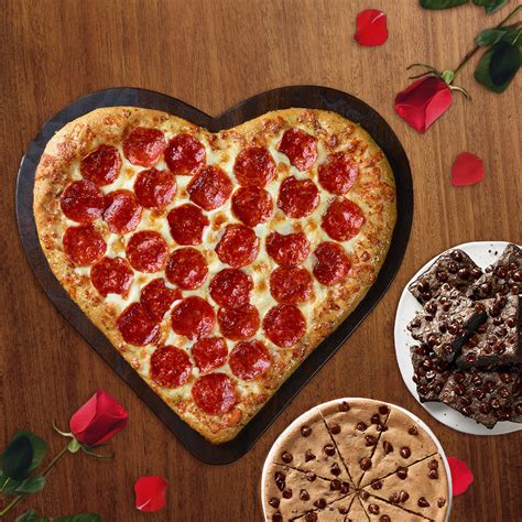 Pizza Hut's Valentine's Day Bundle For 2019 Features A Heart-Shaped Pizza & The Dessert Of Your ...