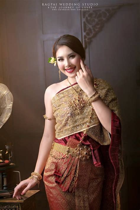 Thai wedding dress ชุดไทยวิวาห์ #Thailand | Thai wedding dress, Traditional fashion, Thai dress