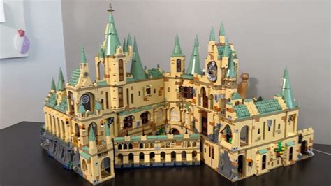 ollada máis atentamente ao combinado LEGO Harry Potter Hogwarts