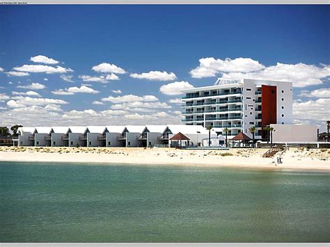 Top 3 Small Luxury Hotels in Mandurah - Eva Novak's Guide