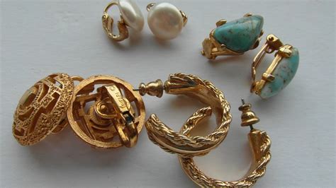 Vintage Fashion Accessories Add Style to your Wardrobe