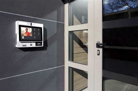 3 Best Keyless Entry Systems for Apartments & Businesses