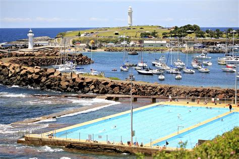 The Wollongong Lighthouses | Wollongong Harbour is the only … | Flickr