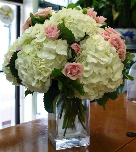 Send Hydrangea and Spray Rose flowers in Saint Louis, MO | Flower ...