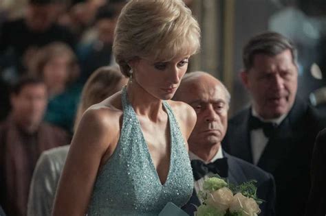 New glimpse of The Crown shows Elizabeth Debicki as a convincing Diana | Evening Standard