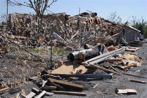 File:FEMA - 43881 - Disaster Scene from Deadly Tornado in Yazoo City ...