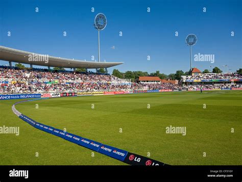 Cricket boundary hi-res stock photography and images - Alamy