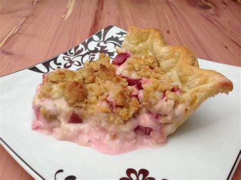 Rhubarb Sour Cream Pie – Well Dined