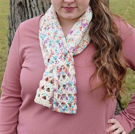 A Simple Crochet Y Stitch Keyhole Scarf Pattern - Simply Hooked by Janet