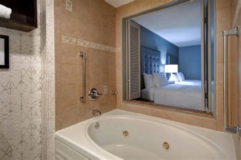 30+ Romantic Hotels with Jacuzzi in Room in NYC ️ 2024