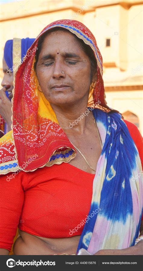 Retrato De Un Hombre En Traje Tradicional Rajasthani, Jaipur, Rajasthan ...