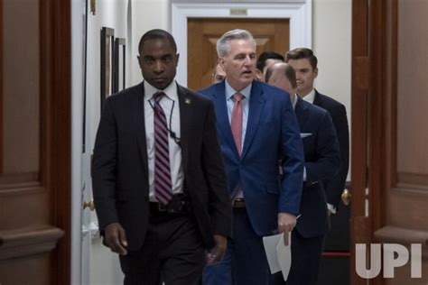 Photo: U.S. House Minority Leader Kevin McCarthy walks to House Floor ...