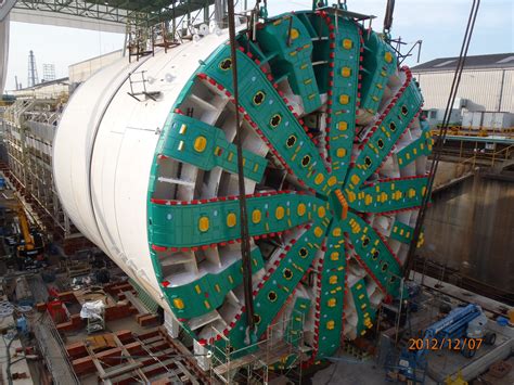 Big Bertha, world's largest tunnel-boring machine, arrives in Seattle