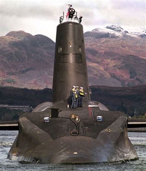 Pin by Scott on Submarines | Nuclear submarine, Submarines, Royal navy ...