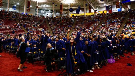 Minnesota students graduating high school at historic rates | MPR News