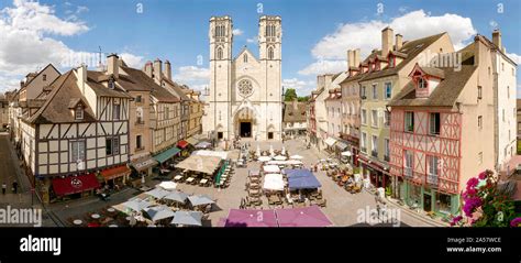 Saint-Vincent De Chalon-Sur-Saone cathedral, Chalon-Sur-Saone, Burgundy ...