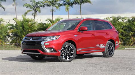 2018 Mitsubishi Outlander PHEV GT Review: Plug It In, Plug It In