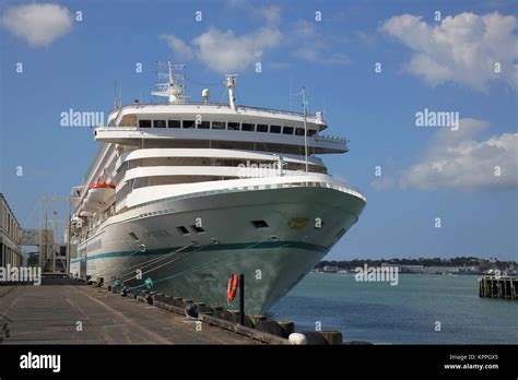 Auckland cruise ship terminal new zealand Stock Photo - Alamy