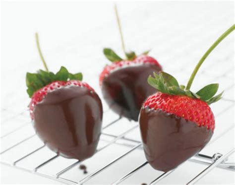 Dipped Strawberries | NESTLÉ® TOLL HOUSE®